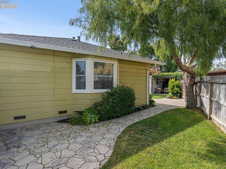 107 Cypress Alameda CA Multi-family home. Photo 20 of 25