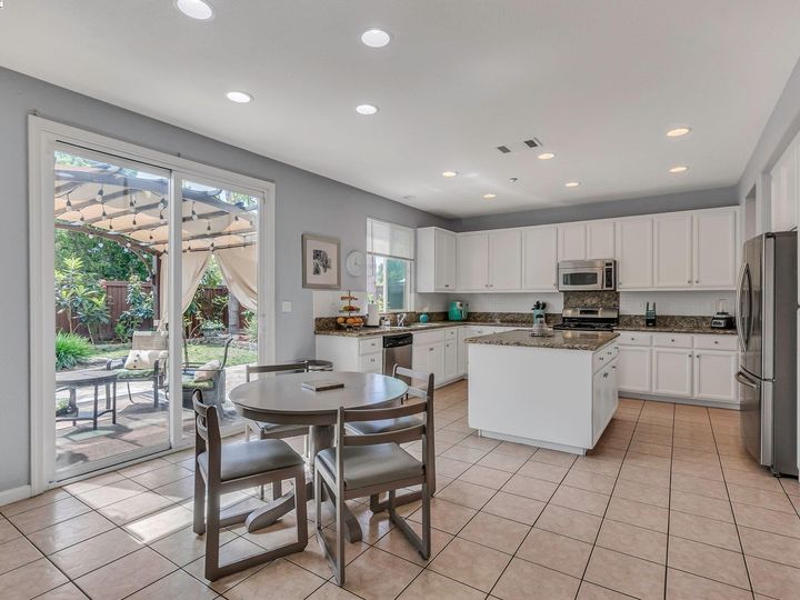 1118 Europena Dr, Brentwood, CA | Rose Garden. Photo 8 of 47