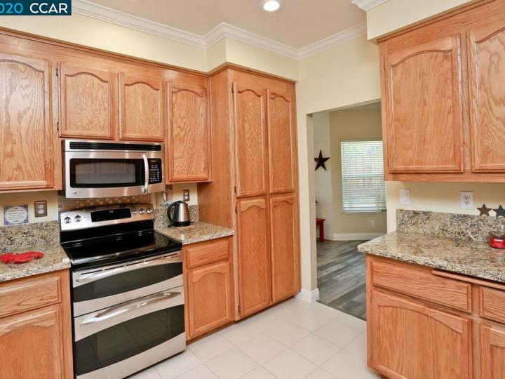 1181 Shell Ln, Clayton, CA, 94517 Townhouse. Photo 12 of 32