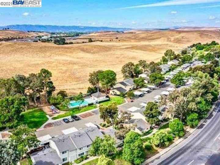 1224 Spring Valley Cmn, Livermore, CA, 94551 Townhouse. Photo 31 of 39