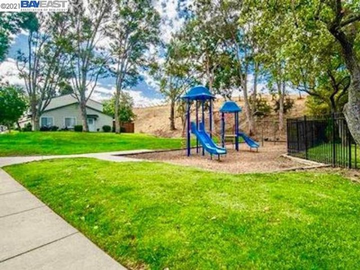 1224 Spring Valley Cmn, Livermore, CA, 94551 Townhouse. Photo 35 of 39