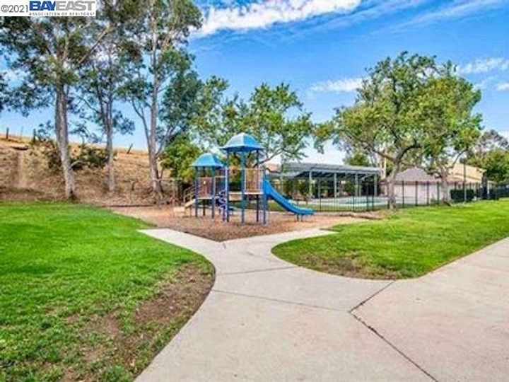 1224 Spring Valley Cmn, Livermore, CA, 94551 Townhouse. Photo 36 of 39