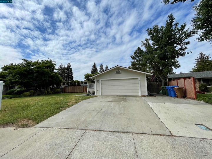 1244 Woodside Dr, Brentwood, CA | Brentwood. Photo 2 of 43