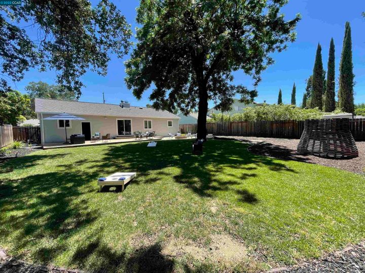 1271 Pear Dr, Concord, CA | Tree Haven. Photo 29 of 37