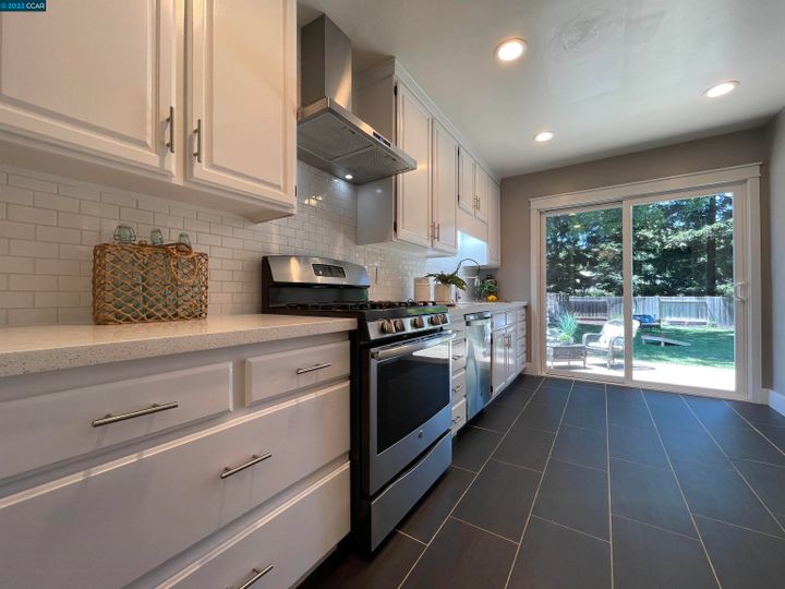 1271 Pear Dr, Concord, CA | Tree Haven. Photo 10 of 37