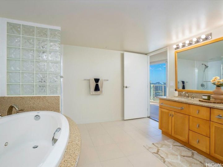 Moana Pacific condo #4703-2 (East Tower). Photo 19 of 25