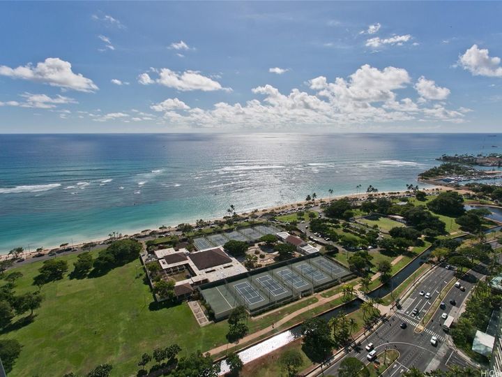 Nauru Tower condo #3901. Photo 4 of 19