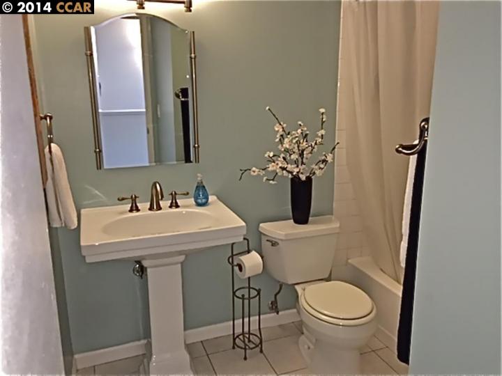 1382 Tree Garden Pl, Concord, CA, 94518 Townhouse. Photo 13 of 17