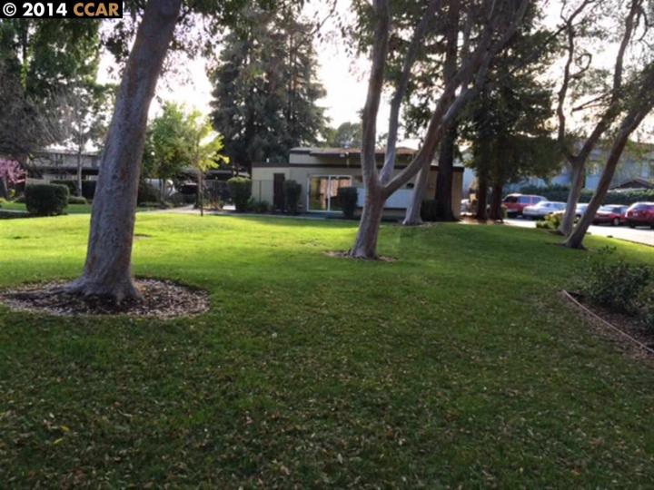 1382 Tree Garden Pl, Concord, CA, 94518 Townhouse. Photo 16 of 17