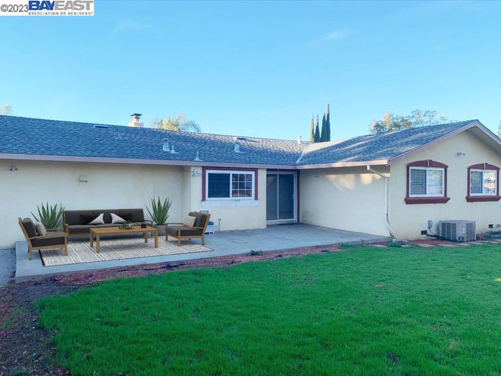 1398 Mossy Ct, Concord, CA | Green Meadow. Photo 4 of 14