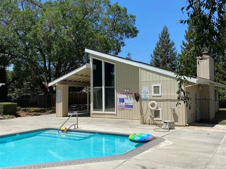 140 Arcadia Dr, Vacaville, CA, 95687 Townhouse. Photo 3 of 20