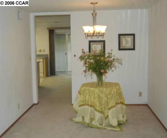 1487 Saint James Pkwy, Concord, CA, 94521 Townhouse. Photo 3 of 6