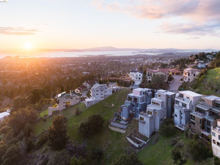 1550 Grand View Dr, Berkeley, CA | Claremont Hills. Photo 25 of 47