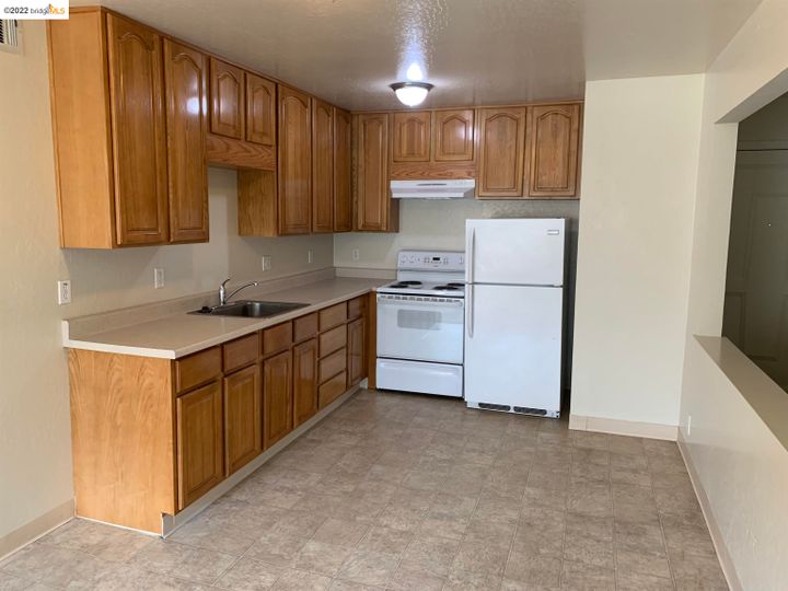 Rental 1651 Detroit Ave, Concord, CA, 94520. Photo 3 of 12