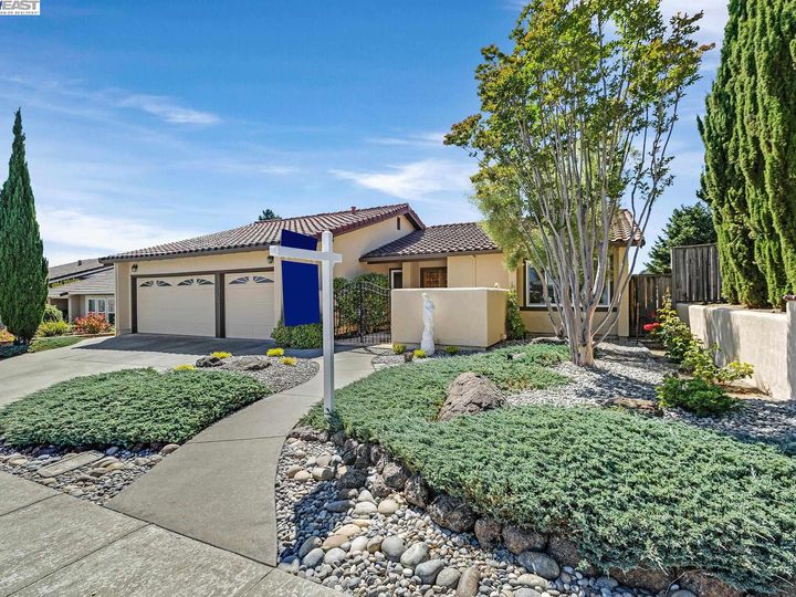 17265 San Franciscan Dr, Castro Valley, CA | Columbia. Photo 2 of 47