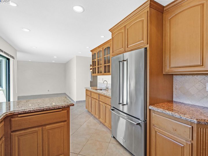 17265 San Franciscan Dr, Castro Valley, CA | Columbia. Photo 12 of 47