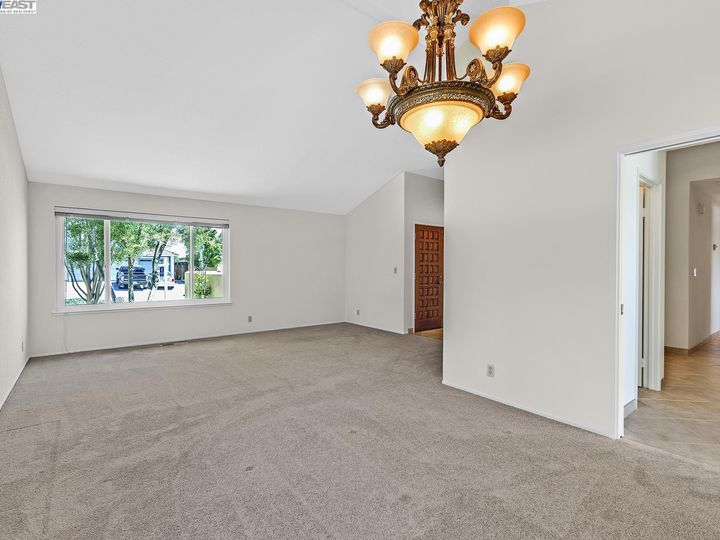 17265 San Franciscan Dr, Castro Valley, CA | Columbia. Photo 14 of 47