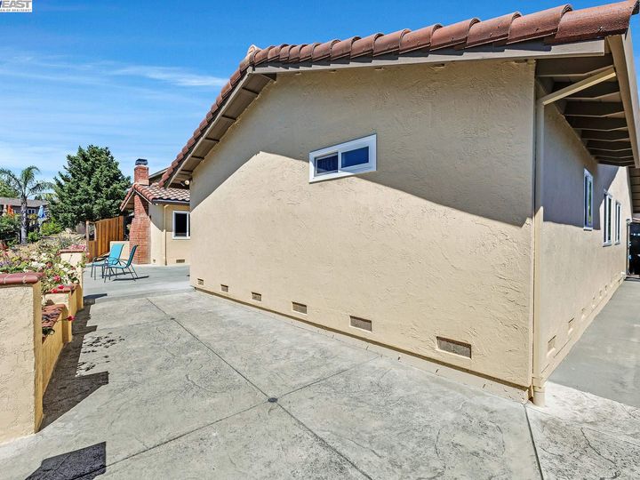 17265 San Franciscan Dr, Castro Valley, CA | Columbia. Photo 35 of 47