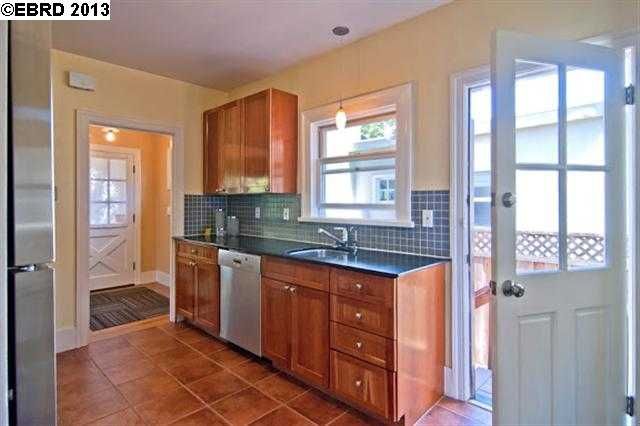 1818 Pacific Ave, Alameda, CA | Central Alameda. Photo 14 of 21