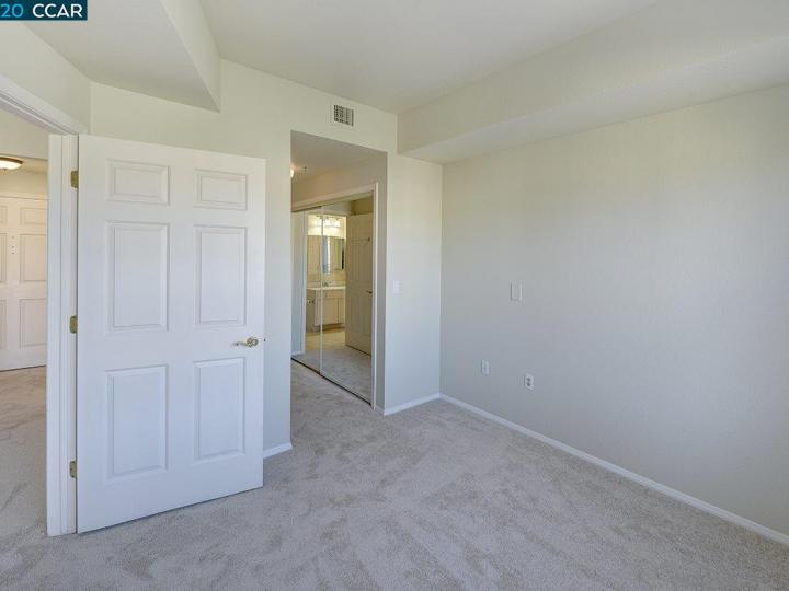 Waterford condo #1326. Photo 15 of 36