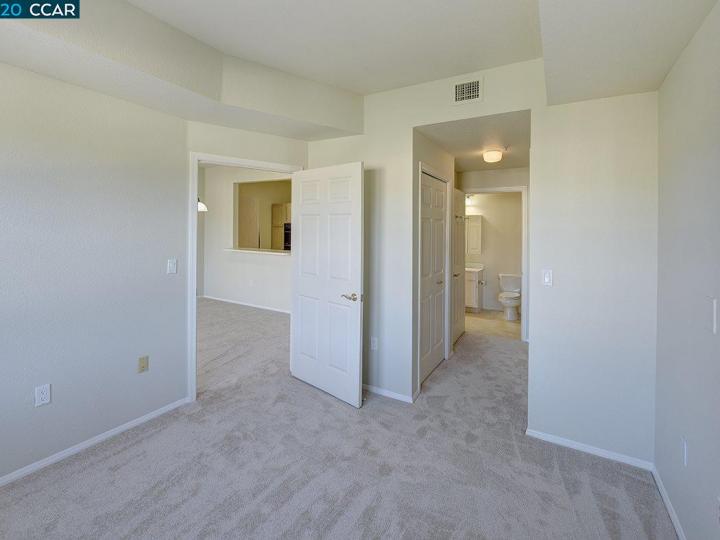 Waterford condo #1326. Photo 16 of 36