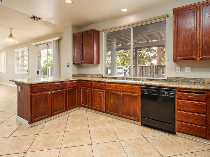 2015 Barkwood Ct, Antioch, CA | Lone Tree Ests. Photo 14 of 36