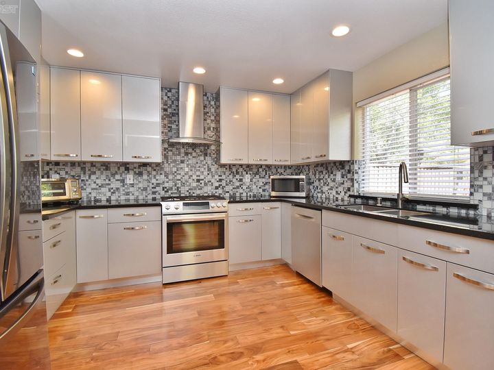 20398 Summerpark Pl, Castro Valley, CA, 94552 Townhouse. Photo 12 of 52