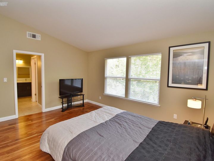20398 Summerpark Pl, Castro Valley, CA, 94552 Townhouse. Photo 23 of 52