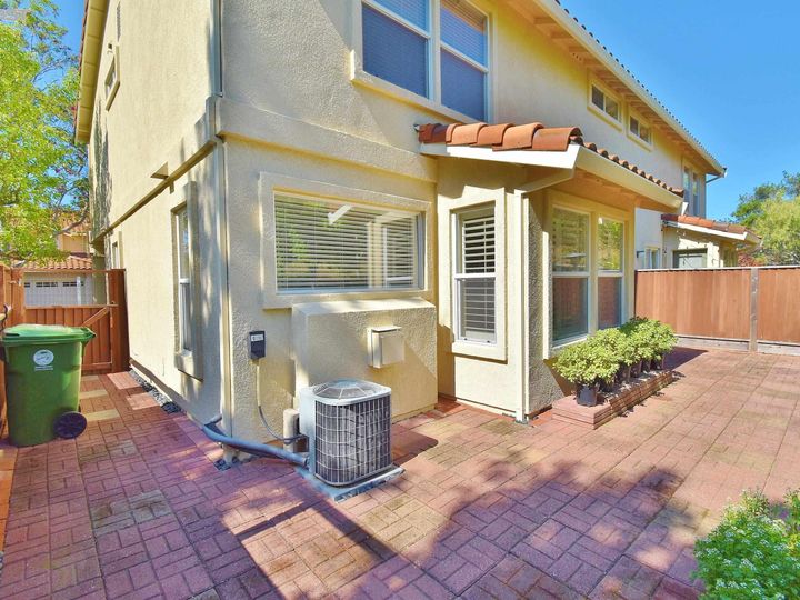 20398 Summerpark Pl, Castro Valley, CA, 94552 Townhouse. Photo 32 of 52