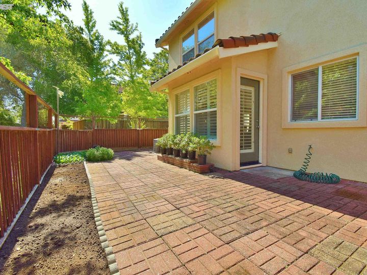 20398 Summerpark Pl, Castro Valley, CA, 94552 Townhouse. Photo 36 of 52