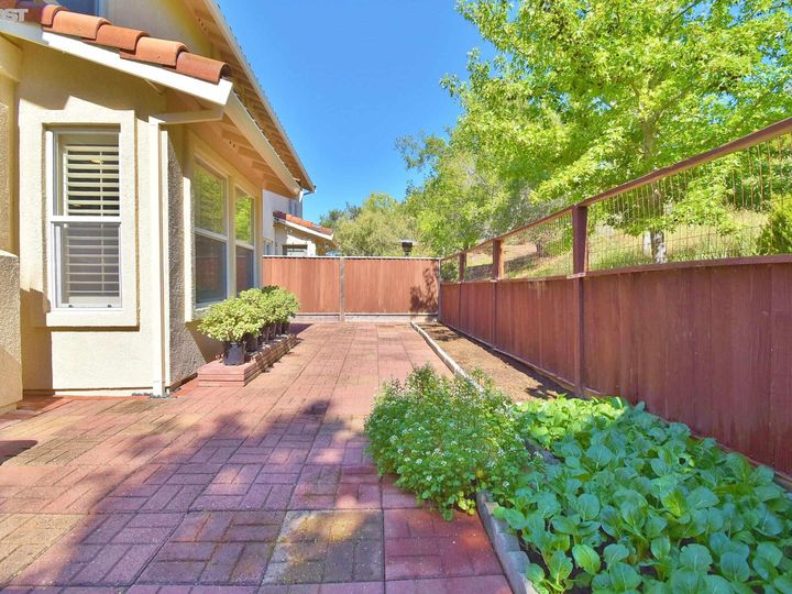 20398 Summerpark Pl, Castro Valley, CA, 94552 Townhouse. Photo 42 of 52