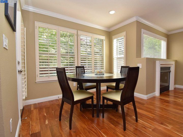 20398 Summerpark Pl, Castro Valley, CA, 94552 Townhouse. Photo 9 of 52