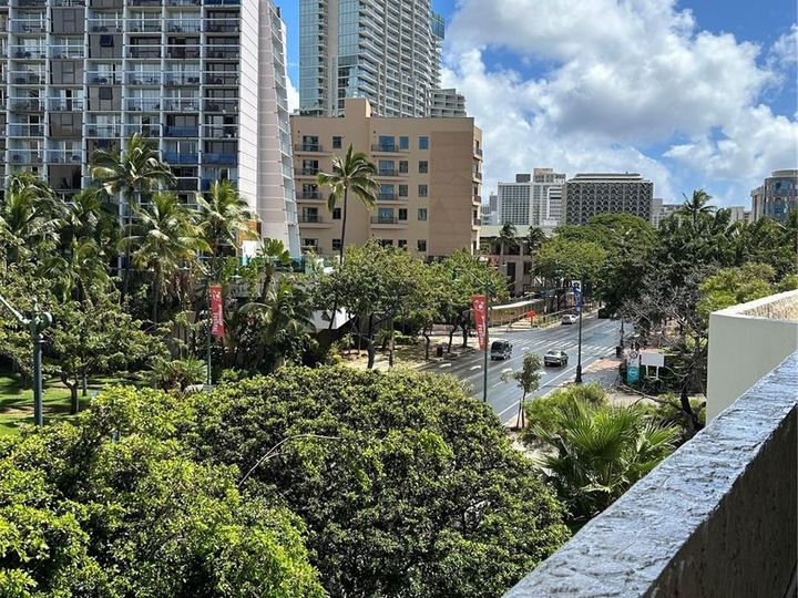 Luana Waikiki condo #118. Photo 14 of 15
