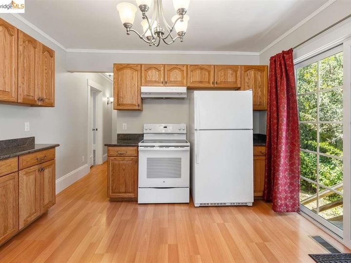 2165 Ransom Ave, Oakland, CA | Allendale. Photo 19 of 37