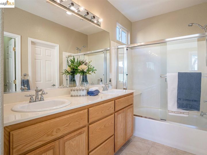 2262 Montecito Ct, Brentwood, CA | Brentwood Hills. Photo 17 of 25