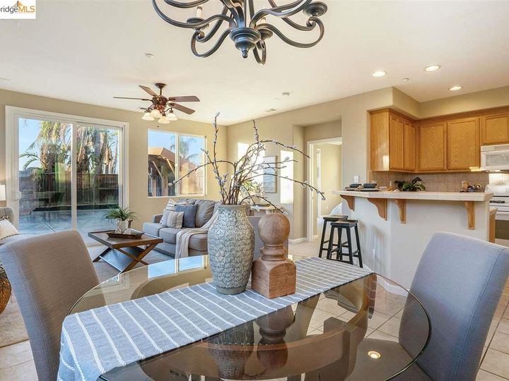 2262 Montecito Ct, Brentwood, CA | Brentwood Hills. Photo 9 of 25