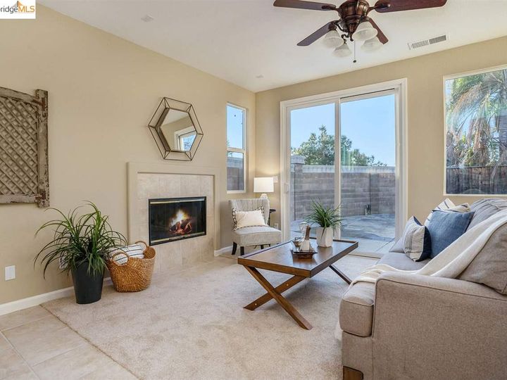 2262 Montecito Ct, Brentwood, CA | Brentwood Hills. Photo 10 of 25
