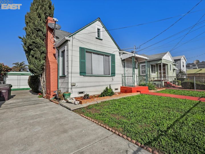 2433 108th Ave Oakland CA Home. Photo 2 of 36
