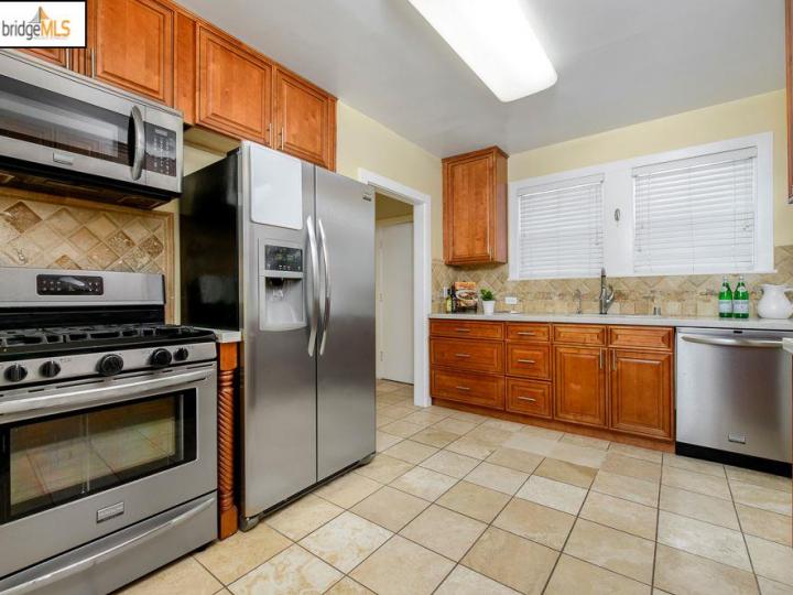 2760 Best Ave, Oakland, CA | Maxwell  Park. Photo 9 of 26