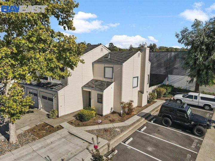 2877 Crystal Ct, Castro Valley, CA, 94546 Townhouse. Photo 24 of 27