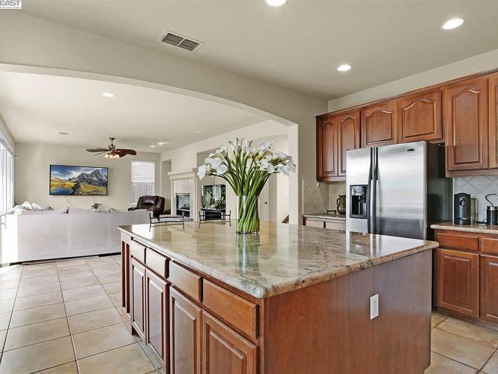 317 Brighton Ct, Discovery Bay, CA | Ravenswood. Photo 11 of 40