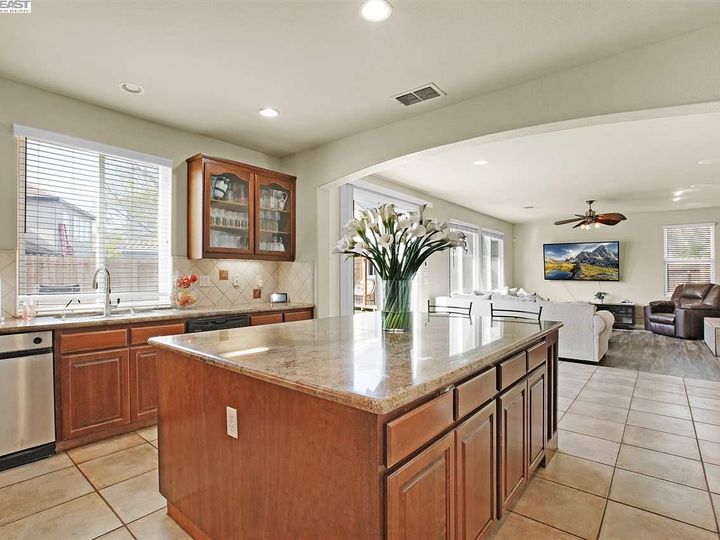 317 Brighton Ct, Discovery Bay, CA | Ravenswood. Photo 13 of 40