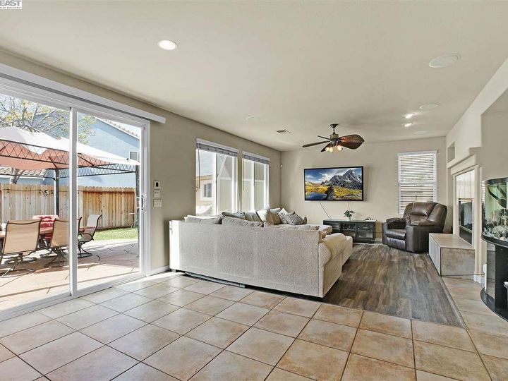 317 Brighton Ct, Discovery Bay, CA | Ravenswood. Photo 14 of 40