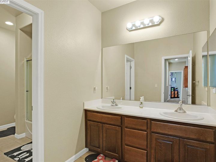 317 Brighton Ct, Discovery Bay, CA | Ravenswood. Photo 25 of 40