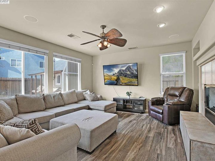 317 Brighton Ct, Discovery Bay, CA | Ravenswood. Photo 8 of 40