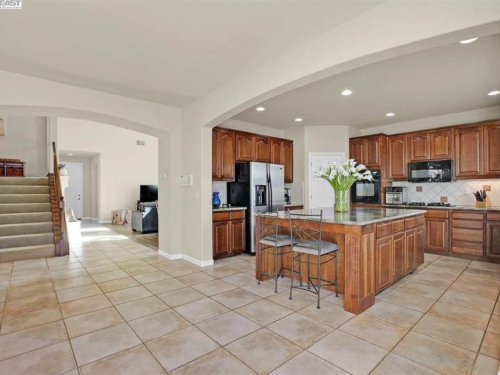 317 Brighton Ct, Discovery Bay, CA | Ravenswood. Photo 9 of 40