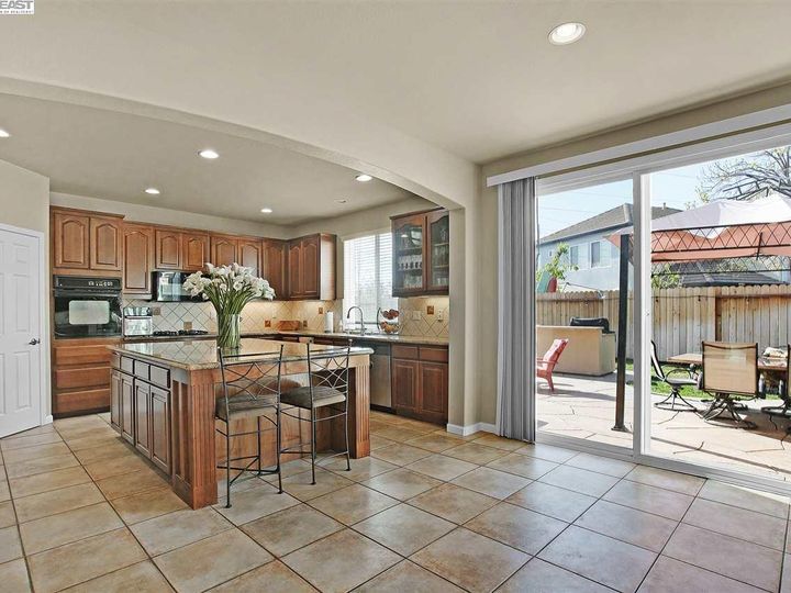 317 Brighton Ct, Discovery Bay, CA | Ravenswood. Photo 10 of 40