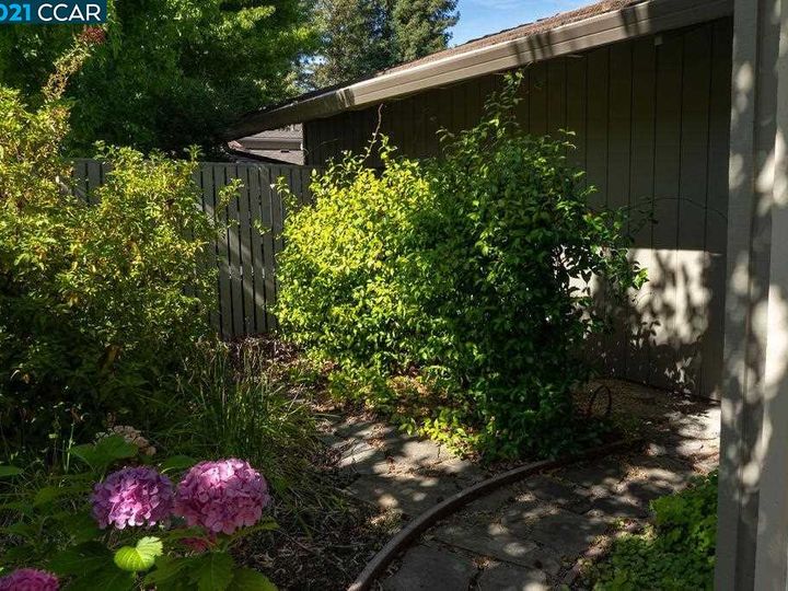 34 Rolling Green Cir, Pleasant Hill, CA, 94523 Townhouse. Photo 22 of 26