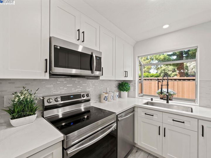 36021 Vallee Ter, Fremont, CA, 94536 Townhouse. Photo 11 of 30