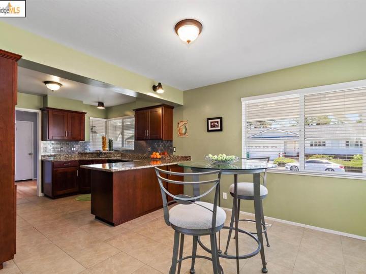 3715 Malcolm Ave, Oakland, CA | Chabot Highlands. Photo 14 of 38